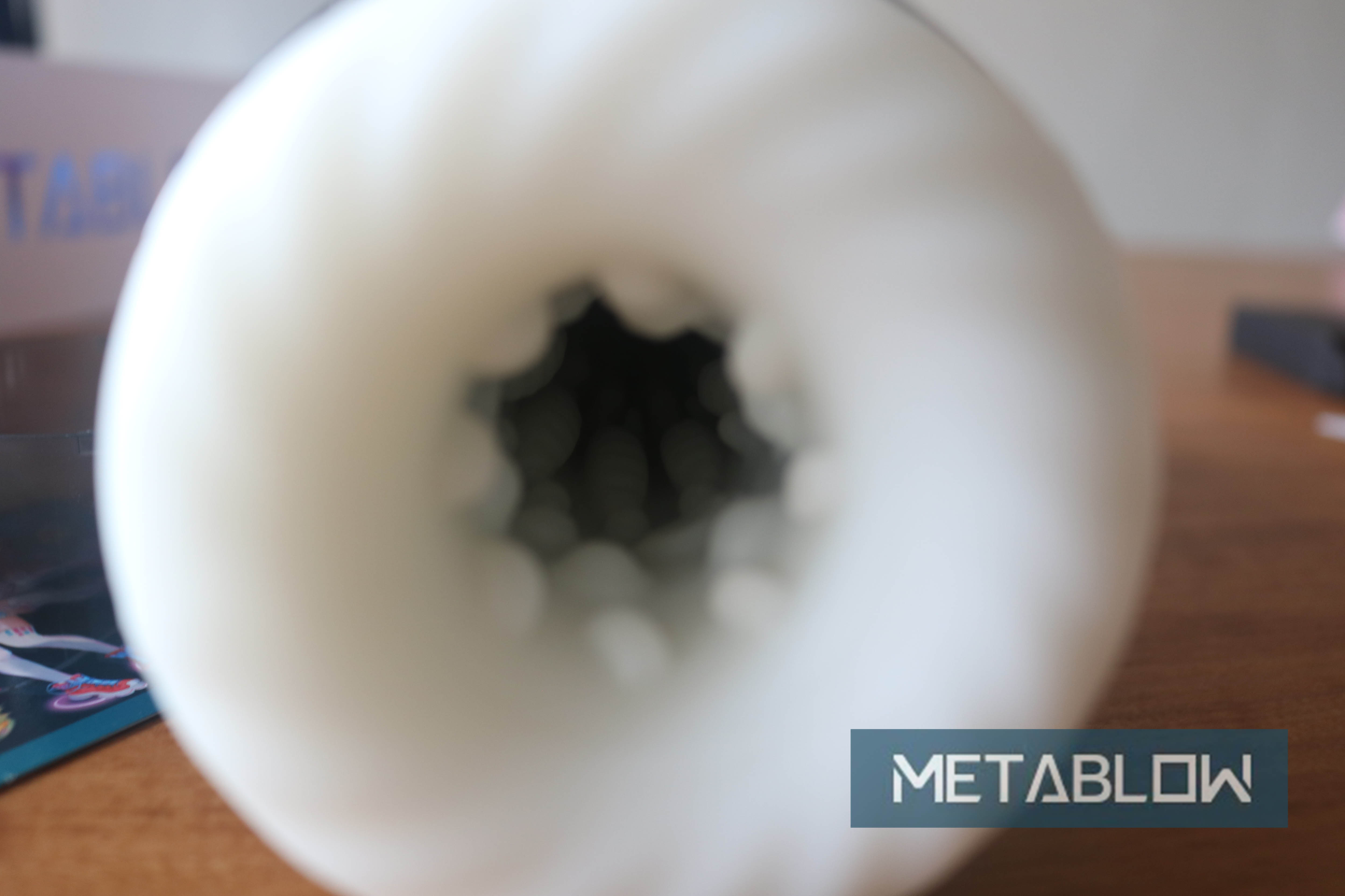 METABLOW-E300电动飞机杯评测，赛博朋克，科技狠活，阿鉴助理亲自下海！