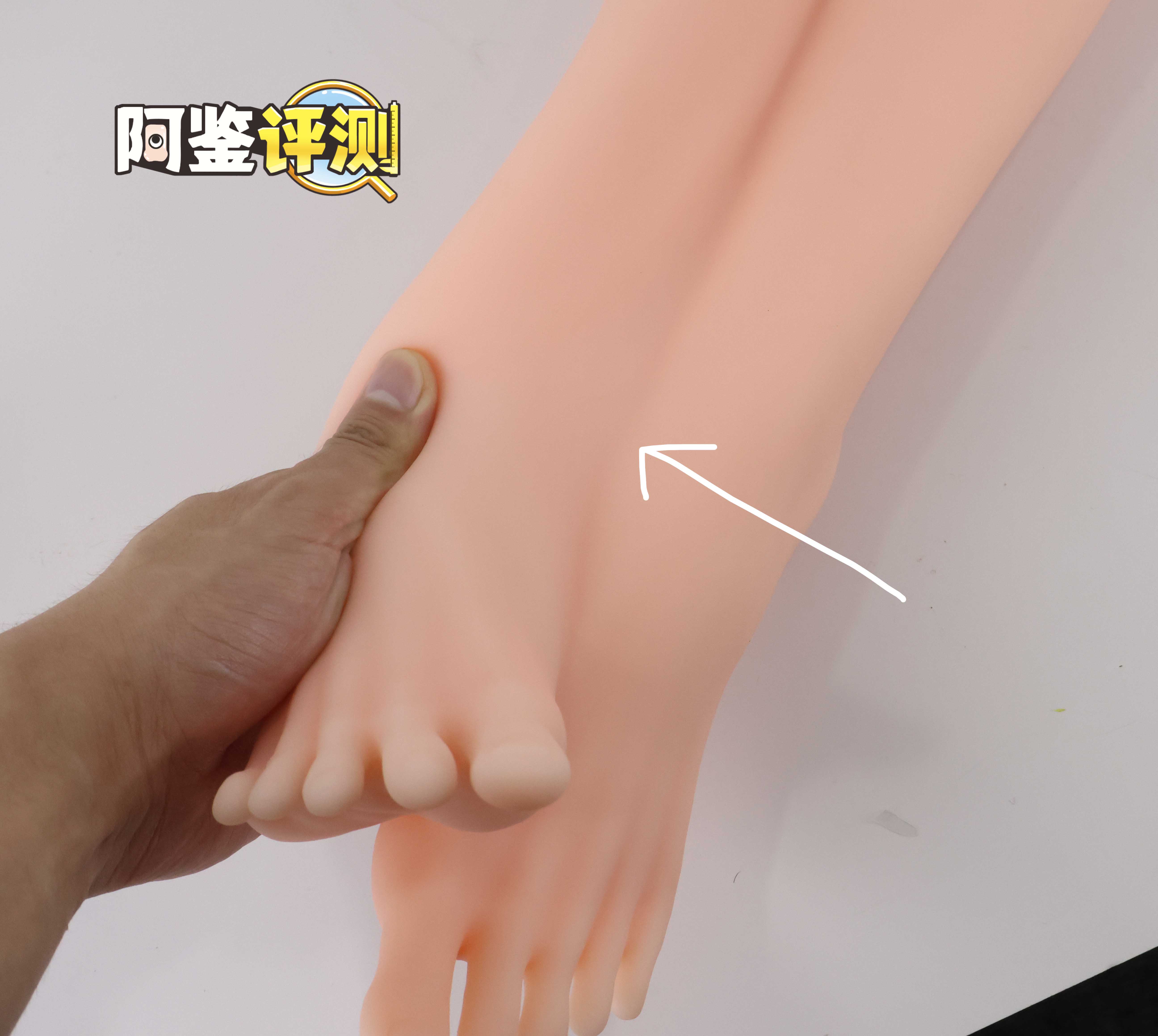 国产大魔王-jiojio评测！足控性癖大满足！难得一个可以使用的“玉足”