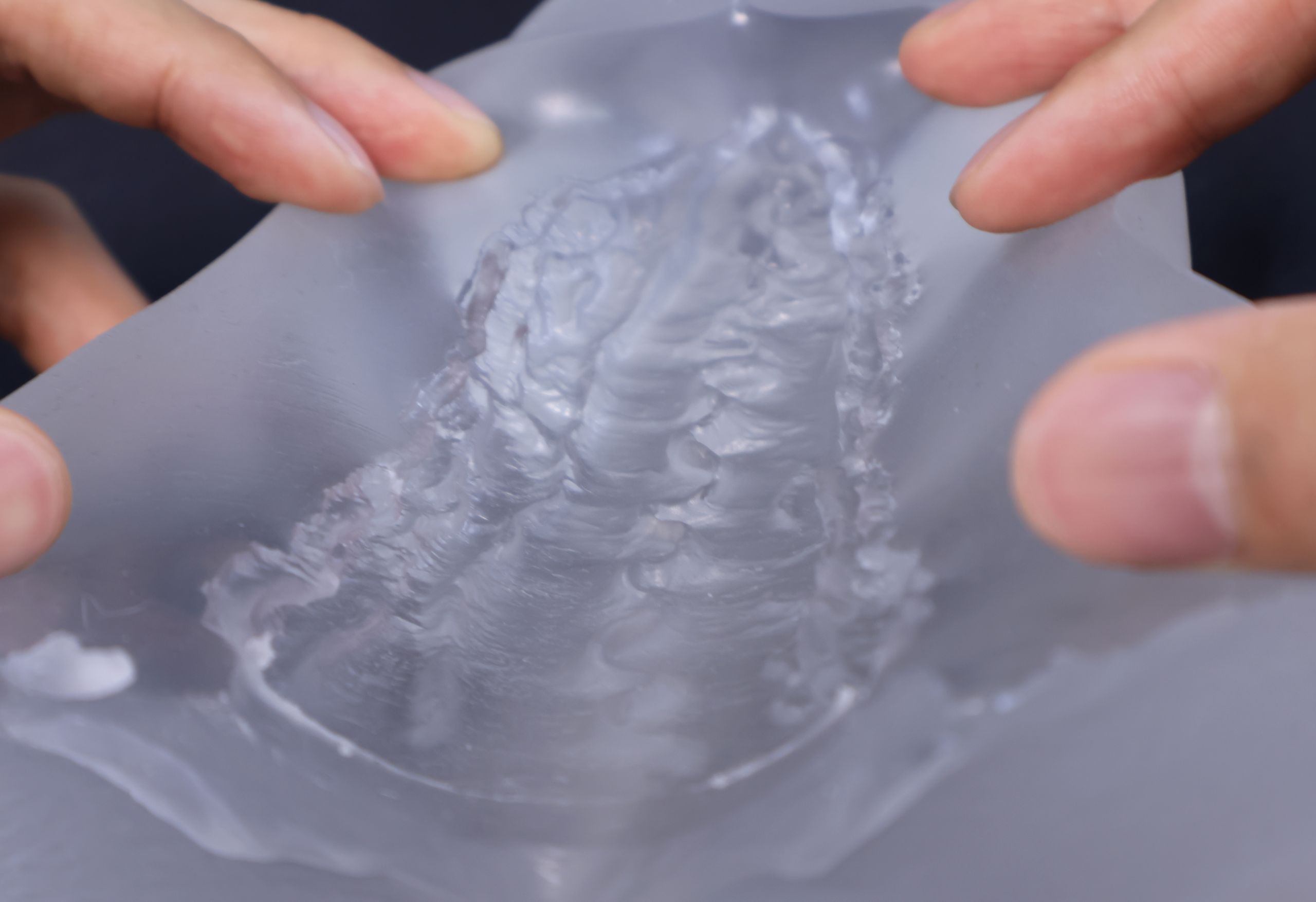 LoveFactor——“纯白机娘”评测！比起透明的核心卖点，胶体的黏着感给我印象更深...