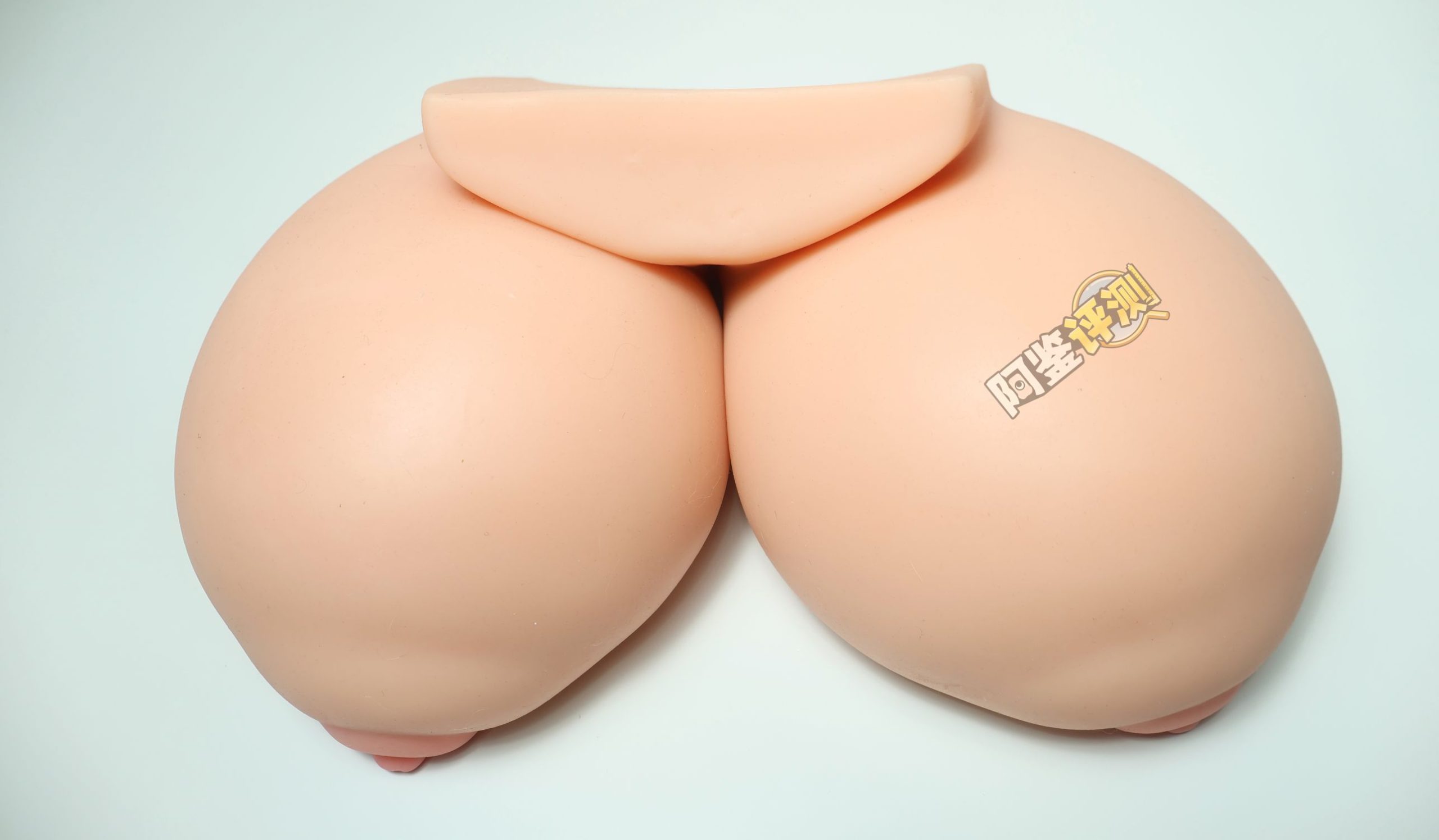 傲川——“爆乳娘”评测！猎奇的超级大雷，能铺满桌面的超级爆乳！