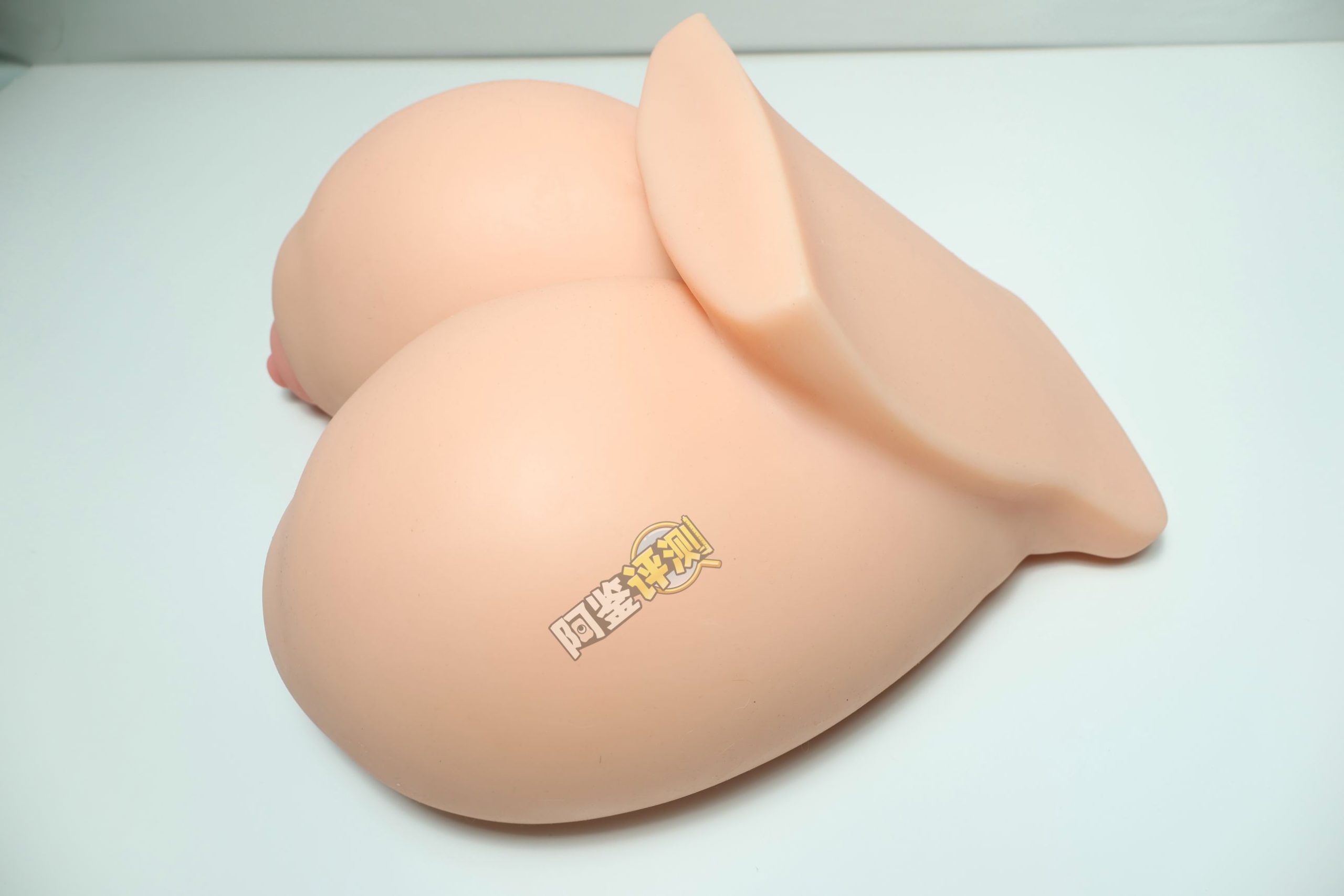 傲川——“爆乳娘”评测！猎奇的超级大雷，能铺满桌面的超级爆乳！