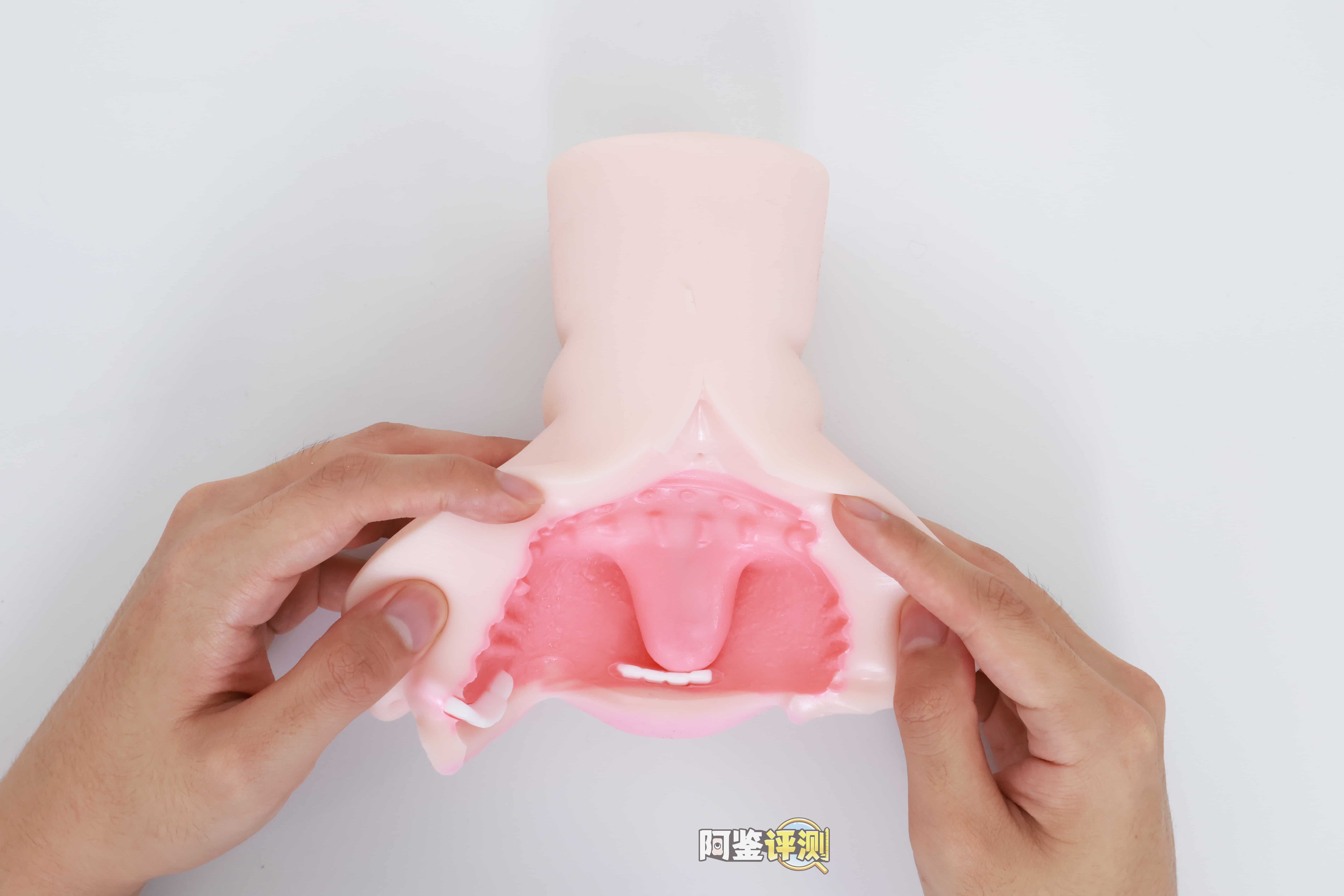 YUU——“饶舌辣妹”评测！噱头就是这个杯子的全部了.....像搞笑玩具一样毫无实用性的产品