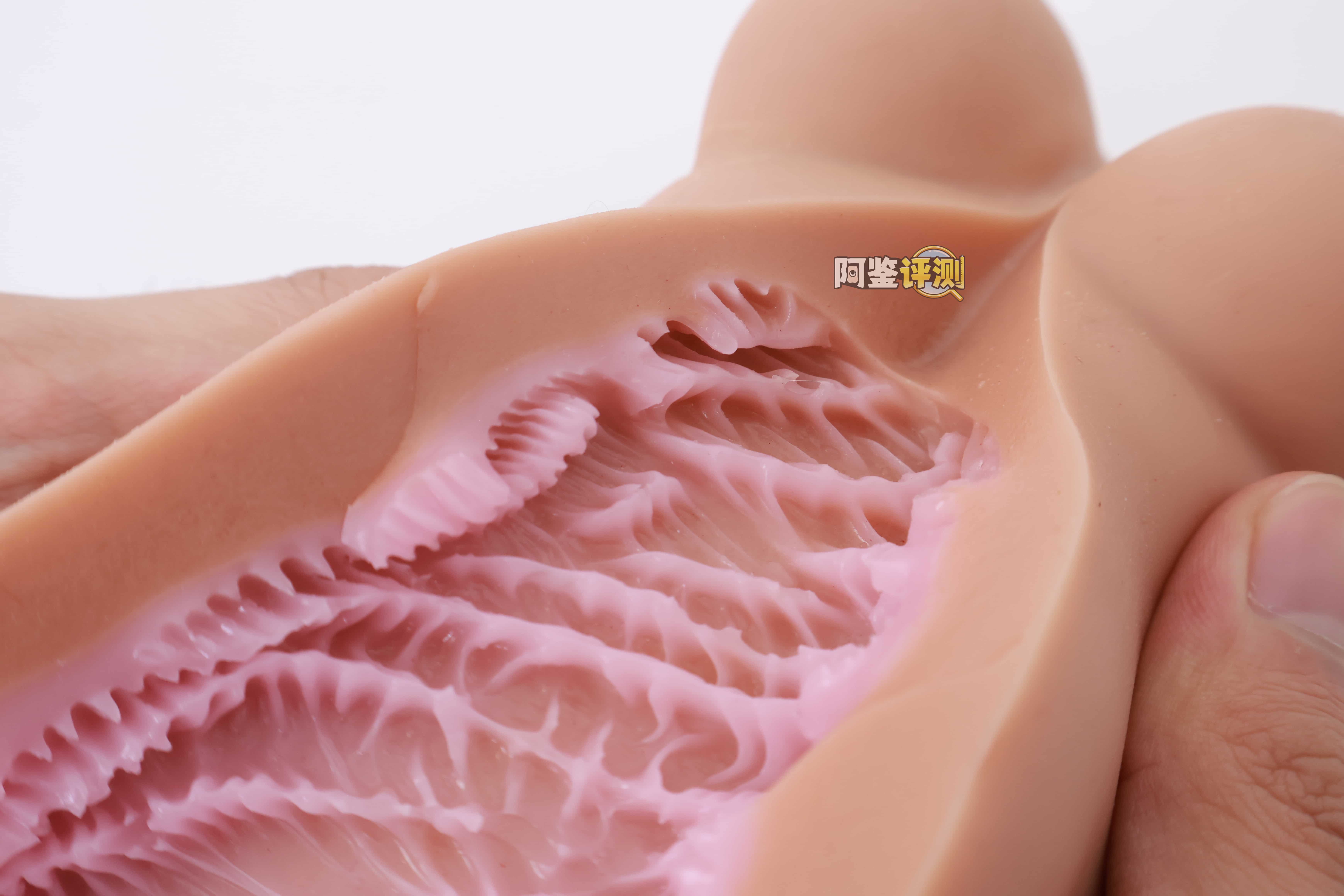 魔眼——“超丰满辣妹”评测！我用过最精致细腻的剐蹭纹理，却被粗糙的外形破坏掉了...