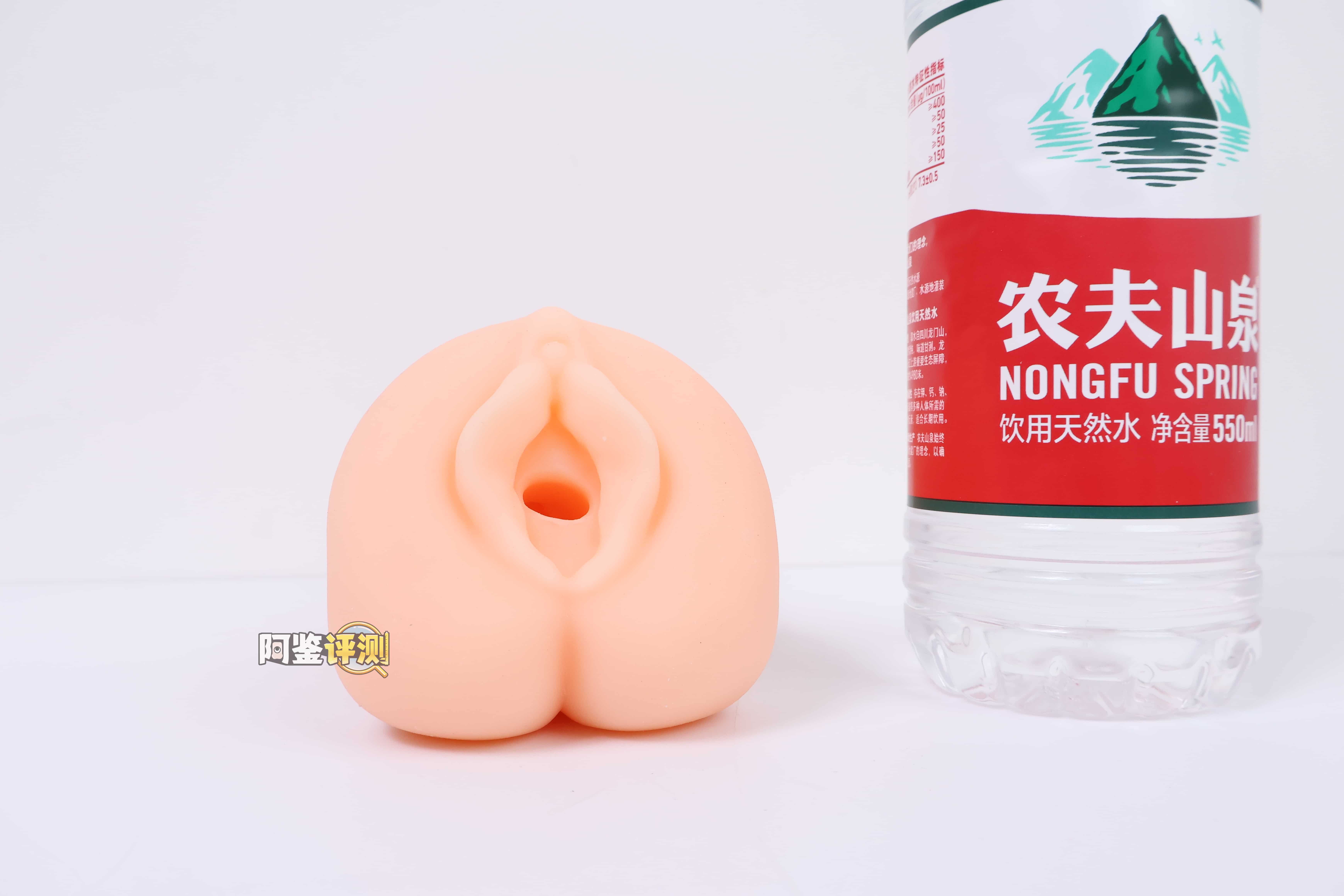 汤马托易士——”湿身淫穴”评测！大结构做进小杯子里，用起来感觉牛子偏来偏去的...